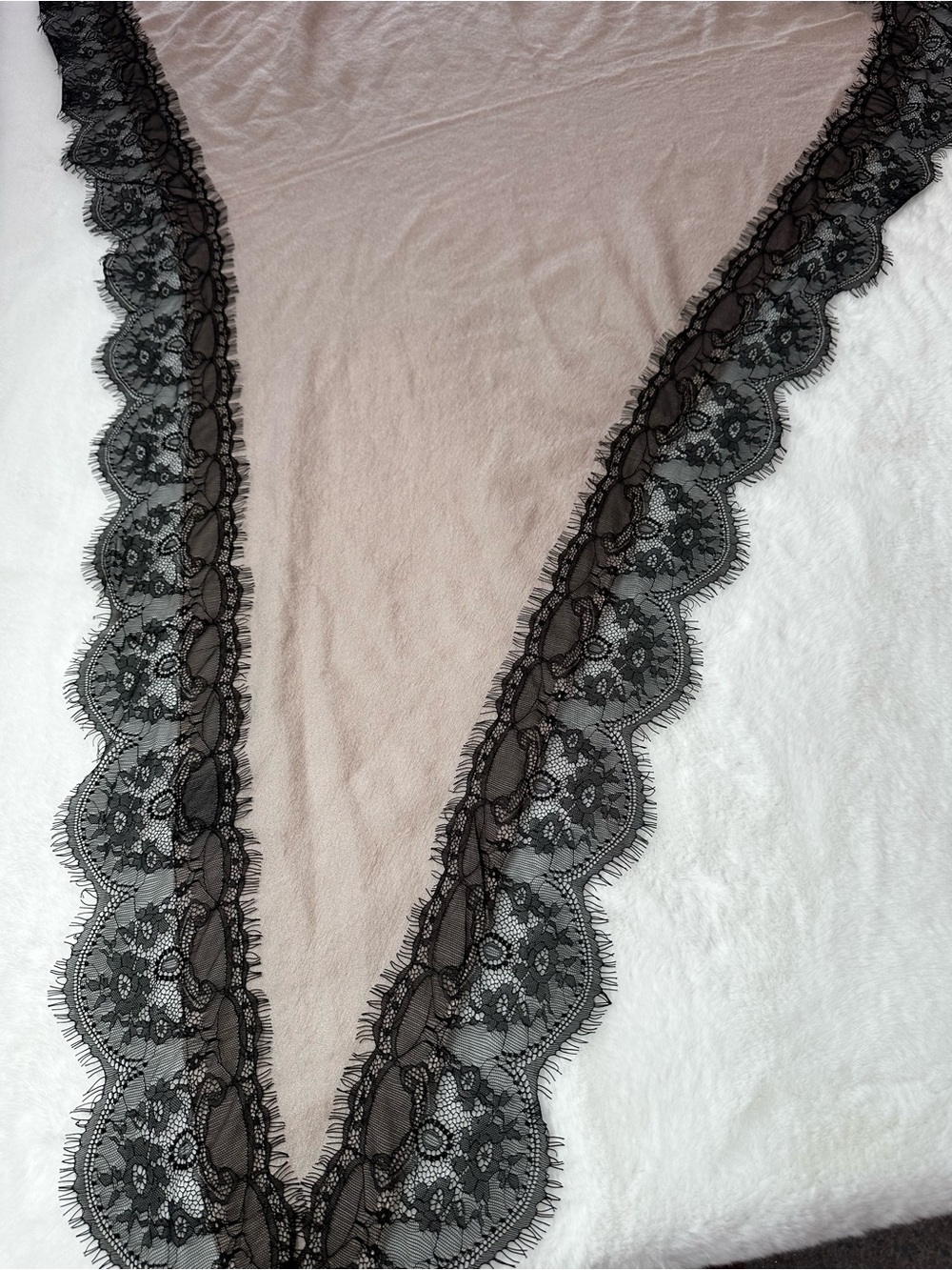 La Fiorentina Taupe Wrap with Black Floral Lace Edging triangle - Picture 6 of 12